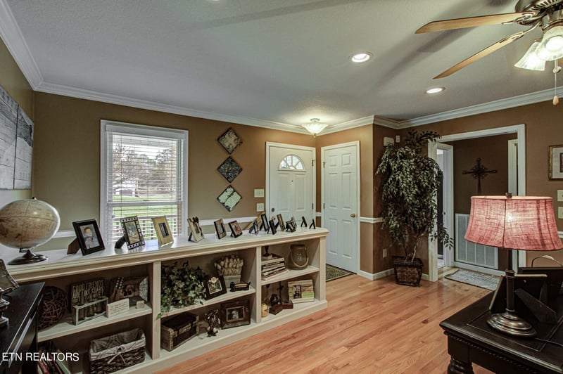 425 Oakleaf Cir, Knoxville, TN 37924