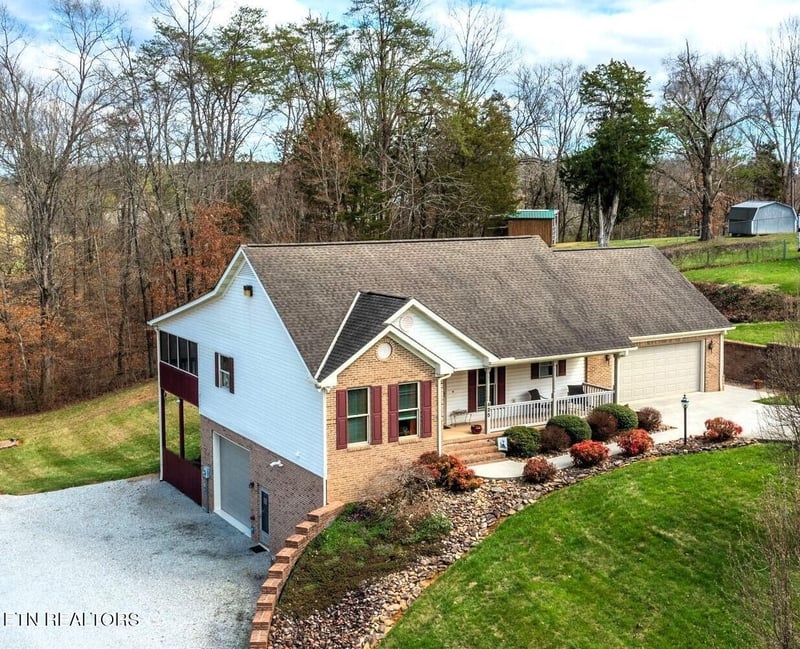 425 Oakleaf Cir, Knoxville, TN 37924
