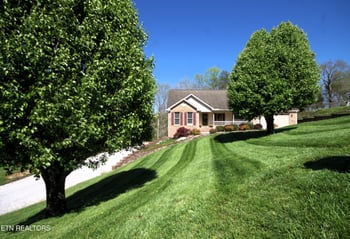 425 Oakleaf Cir, Knoxville, TN 37924