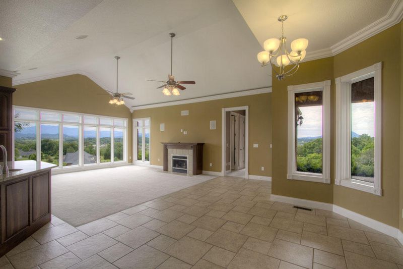 425 Riverdale Dr, Sevierville, TN 37862