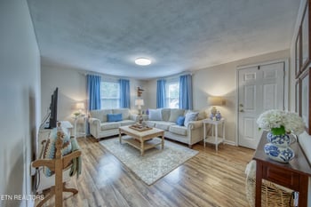 425 W Ford Valley Rd, Knoxville, TN 37920
