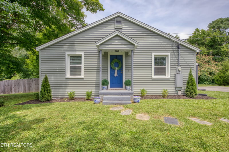 425 W Ford Valley Rd, Knoxville, TN 37920