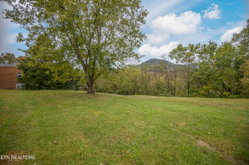 425 W Robbins St, Jellico, TN 37762