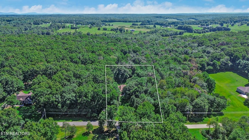 426 Forest Dr, Crossville, TN 38555
