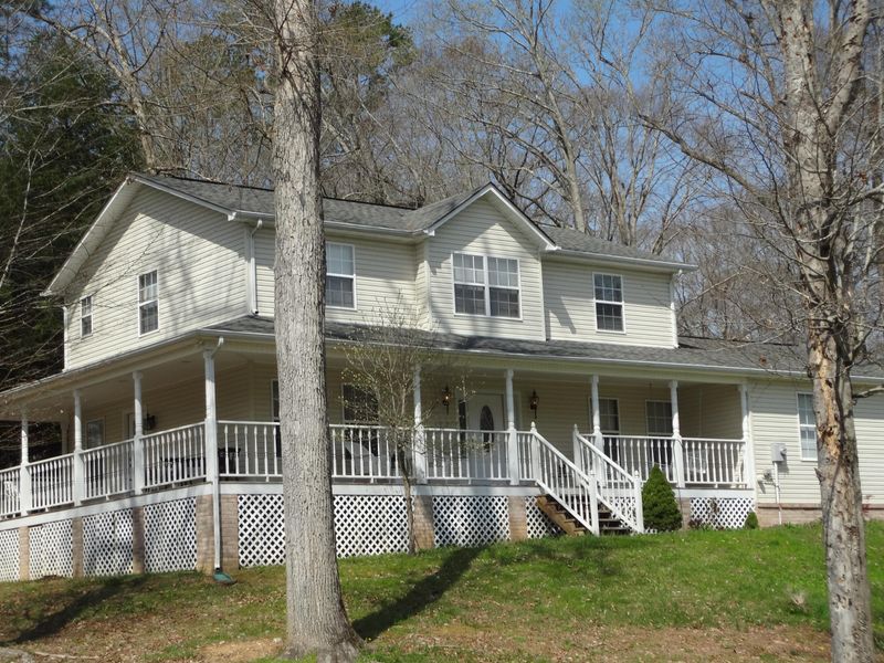426 Maple Ave, Oliver Springs, TN 37840