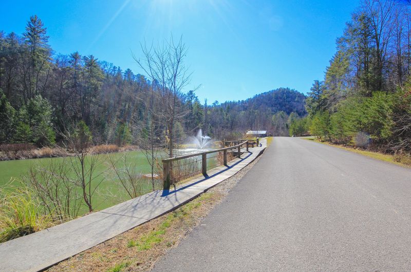 426 Mt John Loop, Townsend, TN 37882
