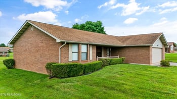 426 Woods View Cir, Kodak, TN 37764