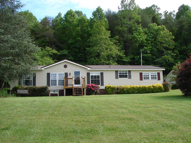 4260 Maple Hill Rd, Loudon, TN 37774