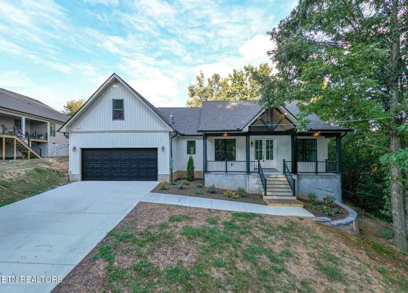 4268 Lee Rd, Knoxville, TN 37921