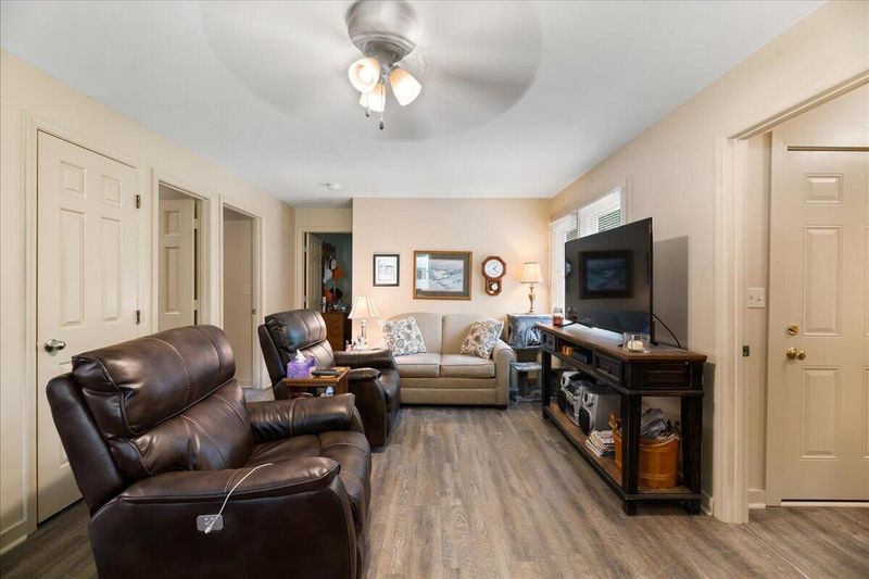427-429 W Outer Dr, Oak Ridge, TN 37830