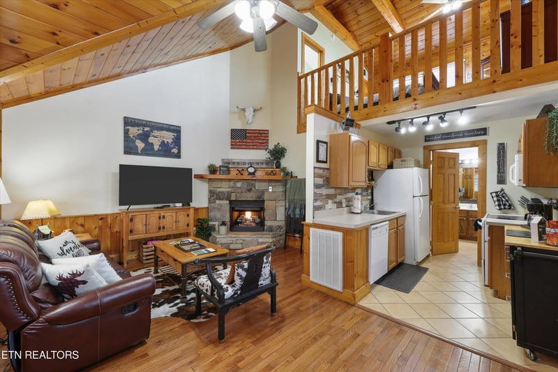427 Big Bear Way, Pigeon Forge, TN 37863