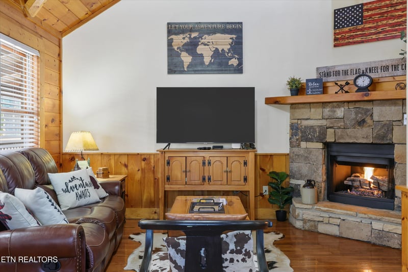 427 Big Bear Way, Pigeon Forge, TN 37863