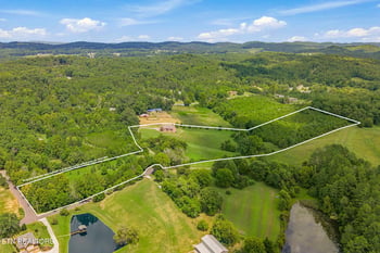 427 Hardin Rd, Kodak, TN 37764