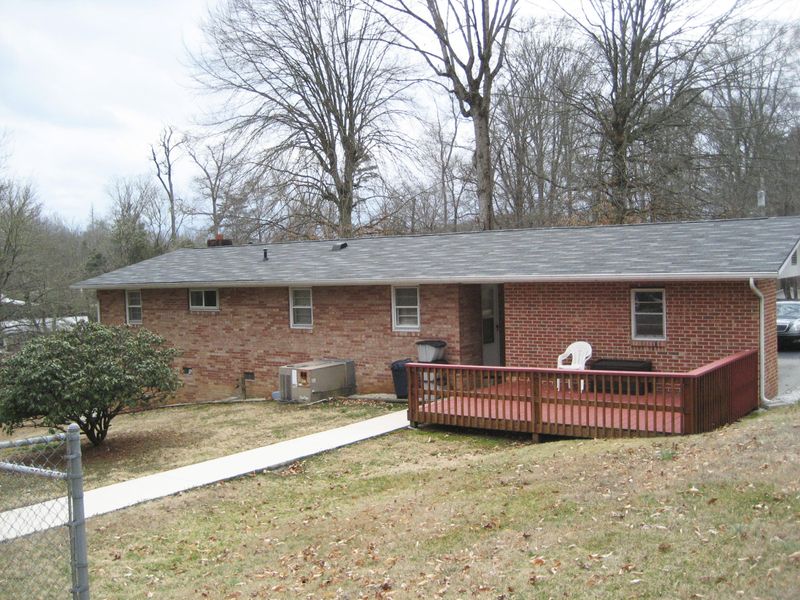 427 Maple Ave, Oliver Springs, TN 37840