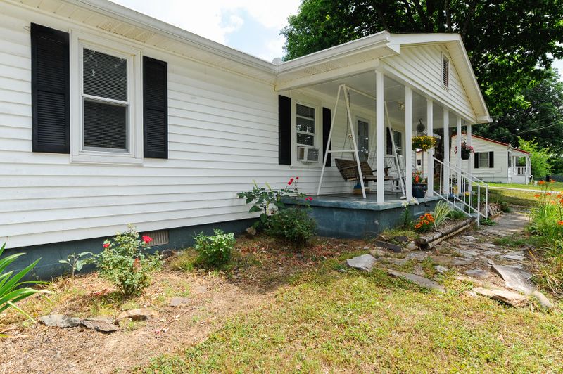 427 Roddy Branch Rd, Rockford, TN 37853