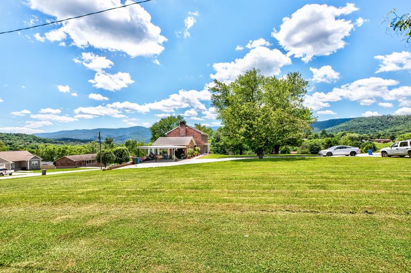 427 Sharp Acres Rd, Jacksboro, TN 37757