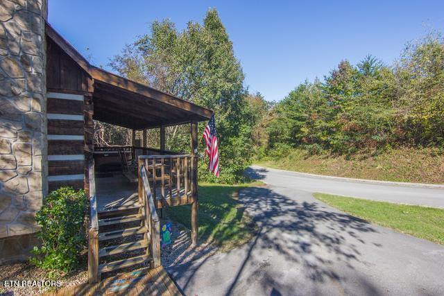 428 Hideaway Ridge Cir, Sevierville, TN 37862
