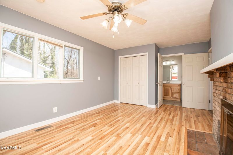 428 Highland Dr, Morristown, TN 37813