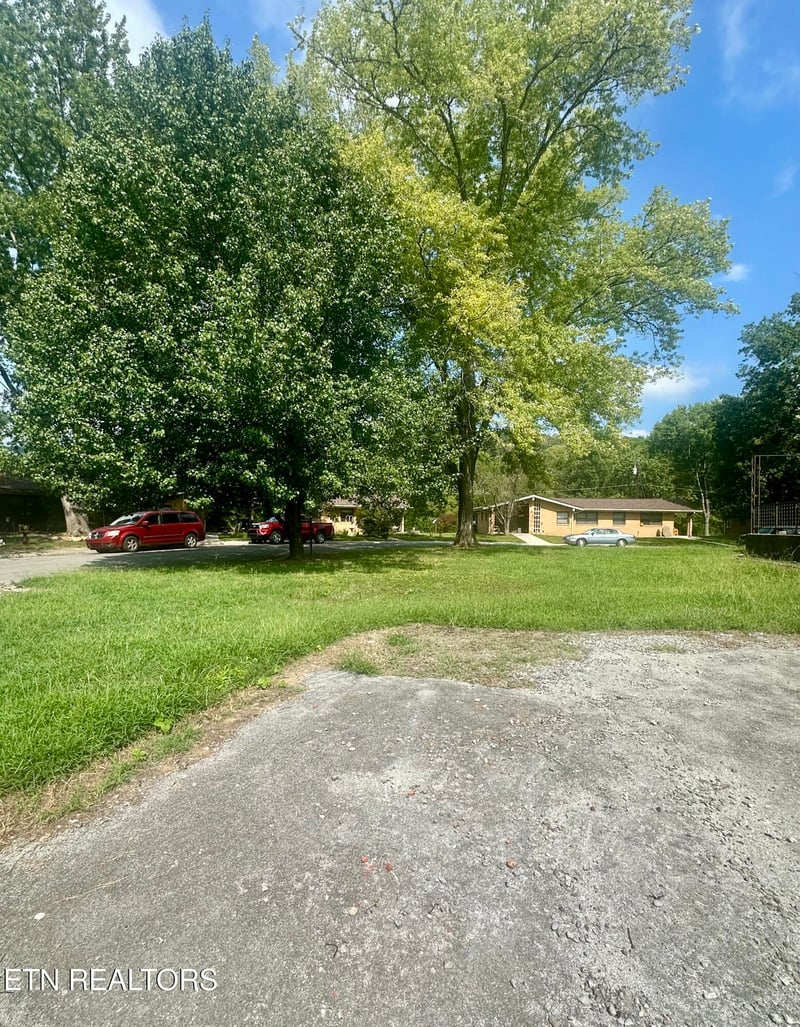 428 Kingston Ave, Oliver Springs, TN 37840