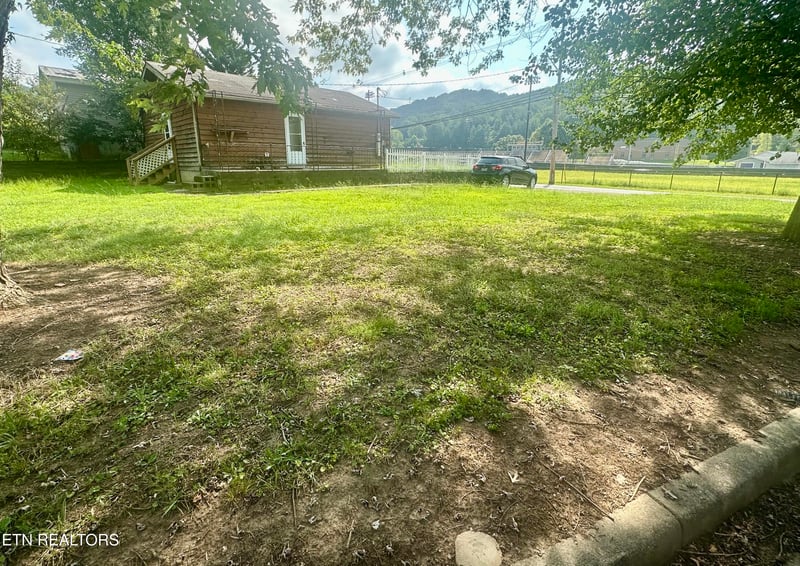 428 Kingston Ave, Oliver Springs, TN 37840