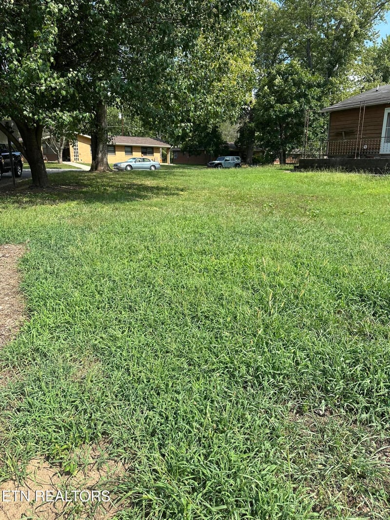 428 Kingston Ave, Oliver Springs, TN 37840