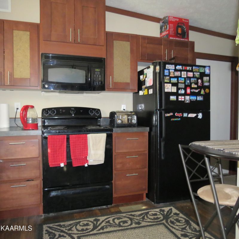 428 Paint Rock Valley Rd, Philadelphia, TN 37846