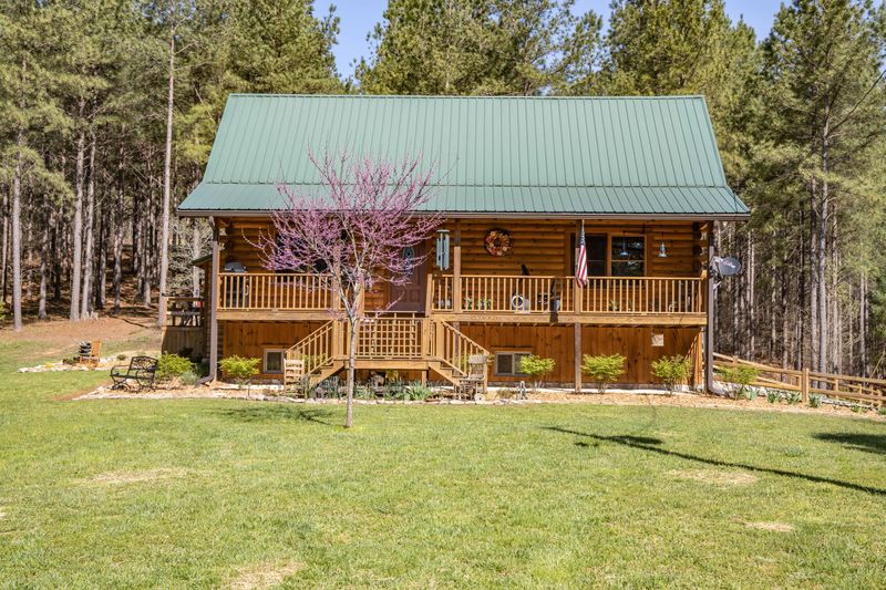 4283 Nashville Hwy, Deer Lodge, TN 37726