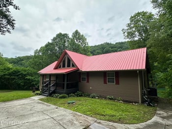 429 Clear Lake Dr, Jacksboro, TN 37757