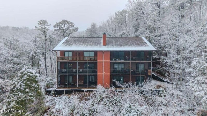 429 Deer Path Ln #APT 103, Gatlinburg, TN 37738