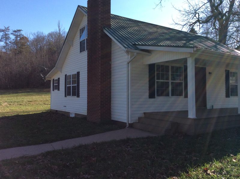 429 Dyllis Rd, Harriman, TN 37748
