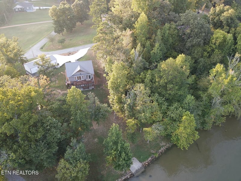 429 Lakeshore Vista Dr, Kingston, TN 37763