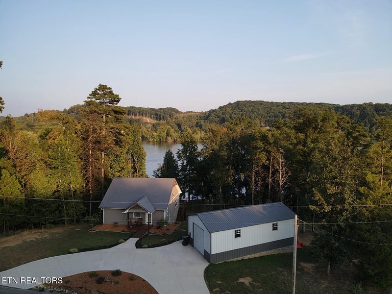 429 Lakeshore Vista Dr, Kingston, TN 37763