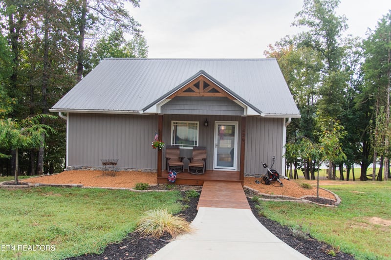 429 Lakeshore Vista Dr, Kingston, TN 37763