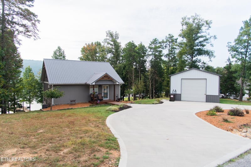 429 Lakeshore Vista Dr, Kingston, TN 37763
