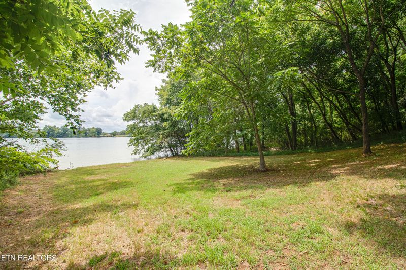 429 Valley Dr, Loudon, TN 37774