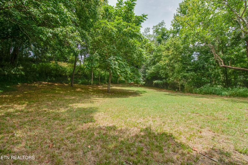 429 Valley Dr, Loudon, TN 37774