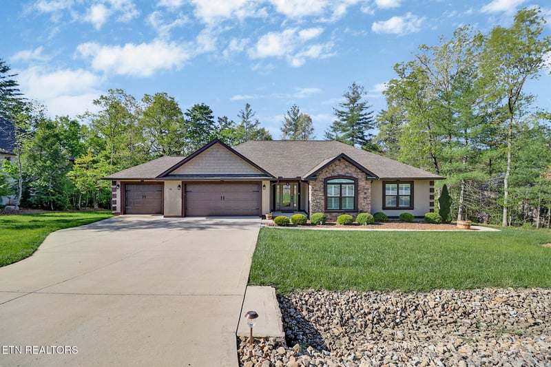 43 Renwick Dr, Crossville, TN 38558