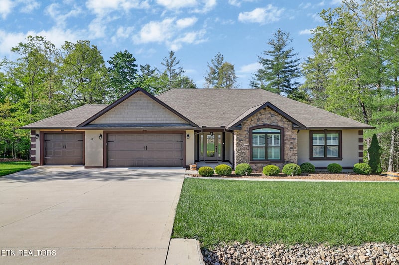 43 Renwick Dr, Crossville, TN 38558
