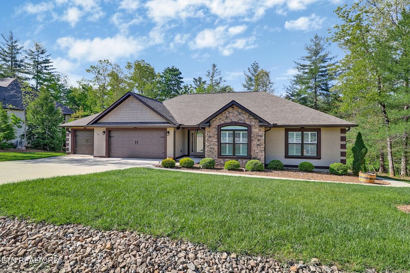 43 Renwick Dr, Crossville, TN 38558