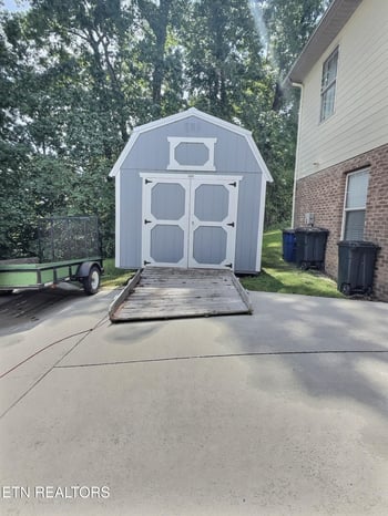 430 Bluff Tc, Jacksboro, TN 37757