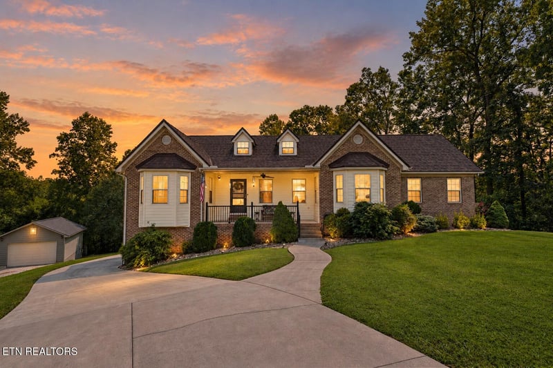 430 Bluff Tc, Jacksboro, TN 37757