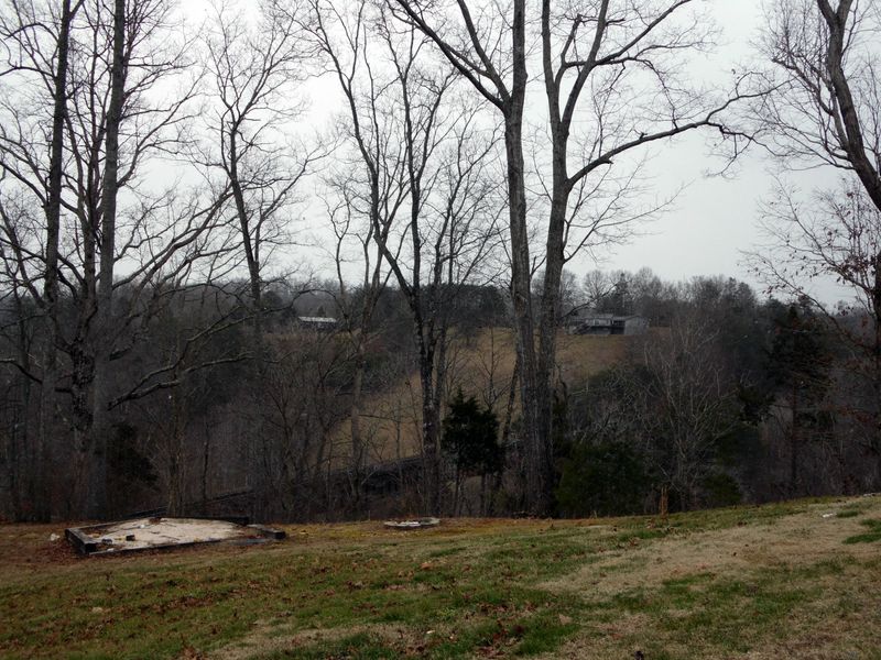 430 Bluff Tr, Jacksboro, TN 37757