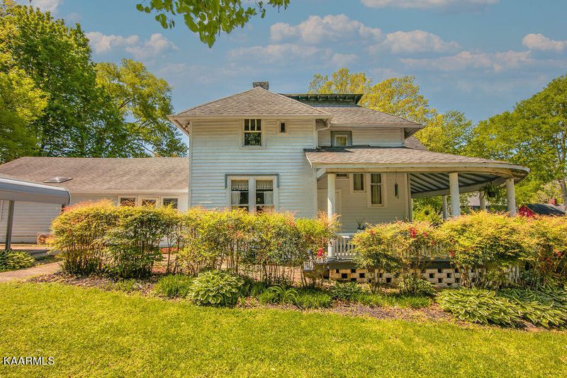 430 Clinton St, Harriman, TN 37748