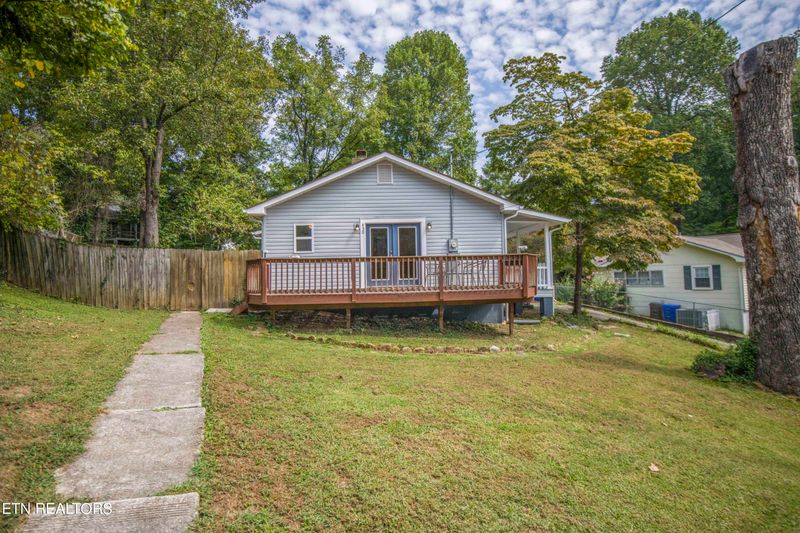 430 Delaware Ave, Oak Ridge, TN 37830