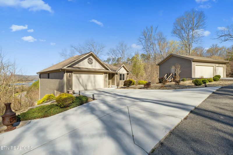 430 Larayne Hollow Rd, Sharps Chapel, TN 37866