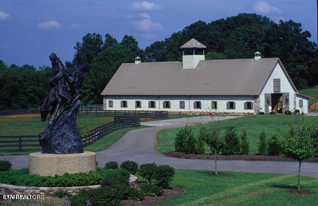 430 Marsh Hawk Dr, Vonore, TN 37885