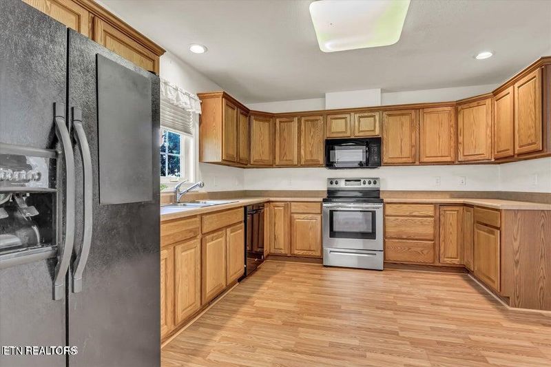 430 Willow Oak Cir, Loudon, TN 37774