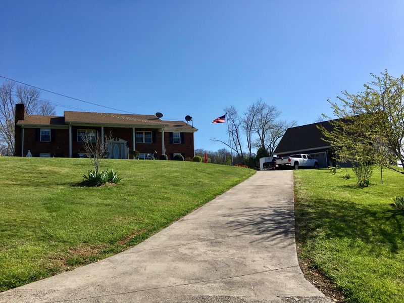 4300 Brockwood Dr, Morristown, TN 37813