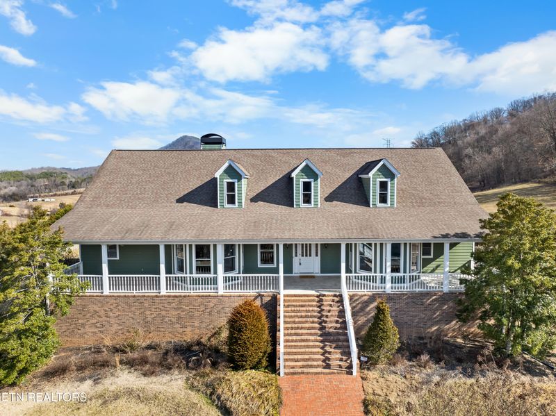 4300 Roberts Rd, Corryton, TN 37721