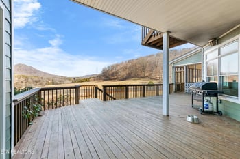 4300 Roberts Rd, Corryton, TN 37721